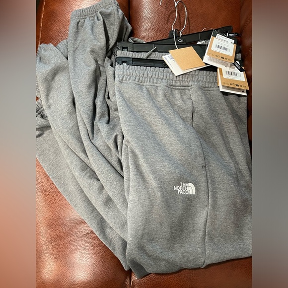 The North Face Men's Core Sweatpants - Picture 4 of 4